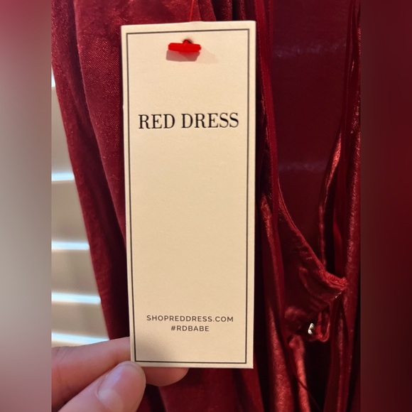 Small Cranberry Lace but Lined with Polyester Maxi Dress - Picture 6 of 7